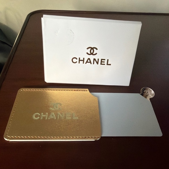 *Authentic* Chanel Mirror/Cardholder GWP - Picture 2 of 2